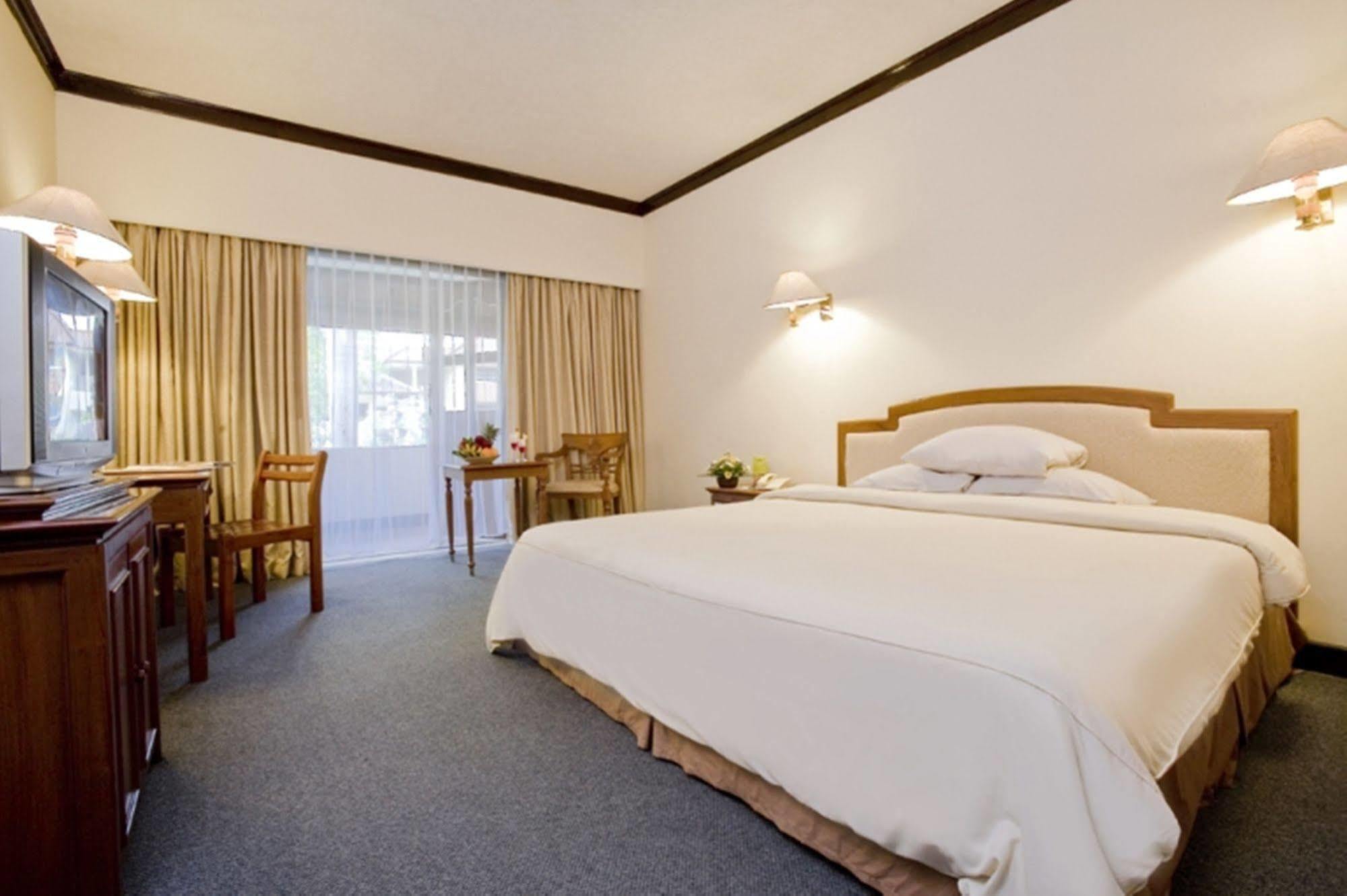 Grand Legi Hotel Mataram Zewnętrze zdjęcie